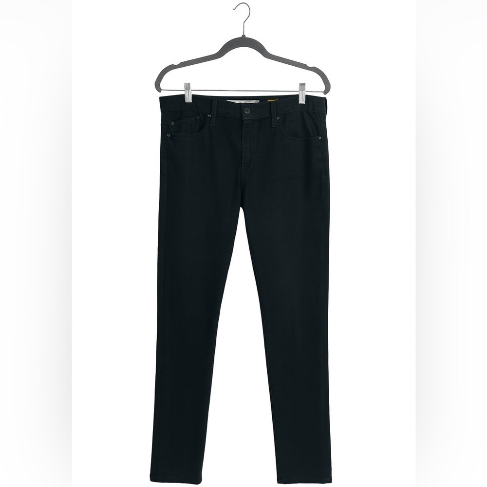 Levi Signature Authentics 34x32 black skinny jeans.  Excellent Condition.